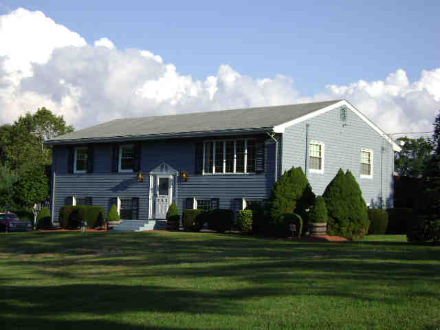 Building photograph for 592 MAIN ST S